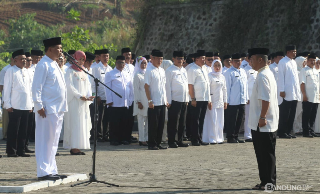Hari Santri: ASN Kbb Apel Kenakan Baju Muslim - Bandung ...