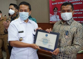 Ketua DPRD KBB Raih Penghargaan dari BNN Jabar