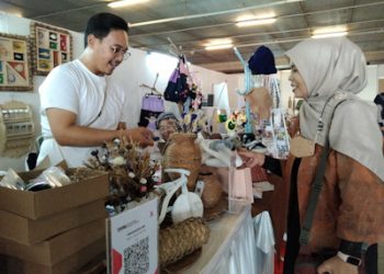 UMKMpelaku membantu dan berkomutmen terus Daerah Pemerintah