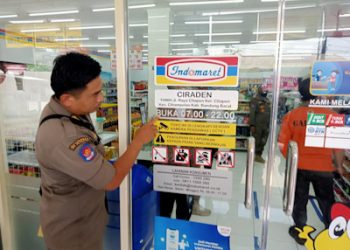 Satpol PP Sidak Minimarket di Cihampelas