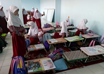 Orang Tua SDN Cipeundeuy Inisiatif Urunan Untuk Mebeler