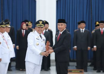 Resmi Dilantik Menjadi Pj Bupati, Arsan Diberi Pesan Untuk Cepat Menyelesaikan Persoalan Sampah