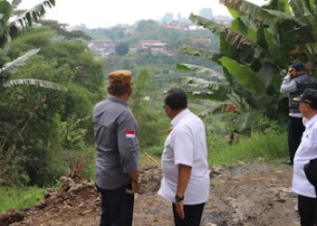 Pj Bupati Tinjau TPT RSUD Lembang yang Ambruk