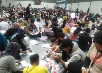 KPU KBB Gandeng 700 Pekerja untuk Sortir dan Lipat Surat Suara Pemilu 2024