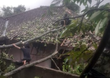 Angin Puting Beliung Landa dua Kecamatan di Kabupaten Bandung Barat