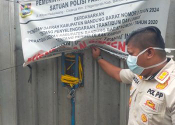 Satpol PP Bandung Barat Geram, Sudah Dua Kali Segel Pabrik Pakan Ternak Masih Nekat Beroperasi