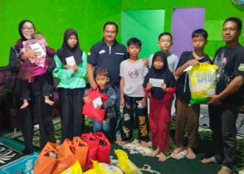 Kepedulian Sosial di Penghujung Tahun, Anak Yatim Cipatat Terima Bantuan