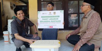 BAZNAS Bandung Barat Salurkan Bingkisan Lebaran untuk Keluarga Mustahik