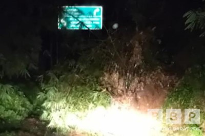 Longsor Tutup Akses Jalan Kabupaten di Cipatat, Kendaraan Roda Empat Tak Bisa Melintas