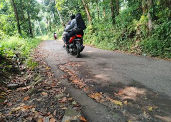 Jalan Cipatat-Kertamukti Kembali Rusak, Warga Soroti Kualitas Perbaikan