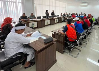 Buruh KBB Gelar Aksi, DPRD Siap Kawal Enam Tuntutan ke DPR RI