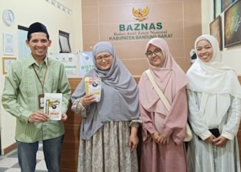 BAZNAS RI Salurkan Bantuan Scale-Up UMKM untuk Pelaku Usaha Binaan di Bandung Barat