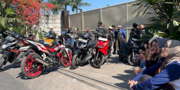 Warga Blokade Akses PT Royal, Protes Dugaan Pemberhentian Sepihak Karyawan Lokal
