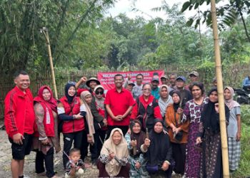 Bulan Bung Karno, Anggota Fraksi PDI Perjuangan Tegaskan Politik Kerakyatan Lewat Aksi Lingkungan dan Bantuan untuk Petani