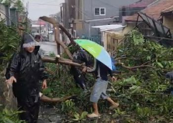 Hujan Deras Disertai Angin Kencang Terjang PPI Padalarang